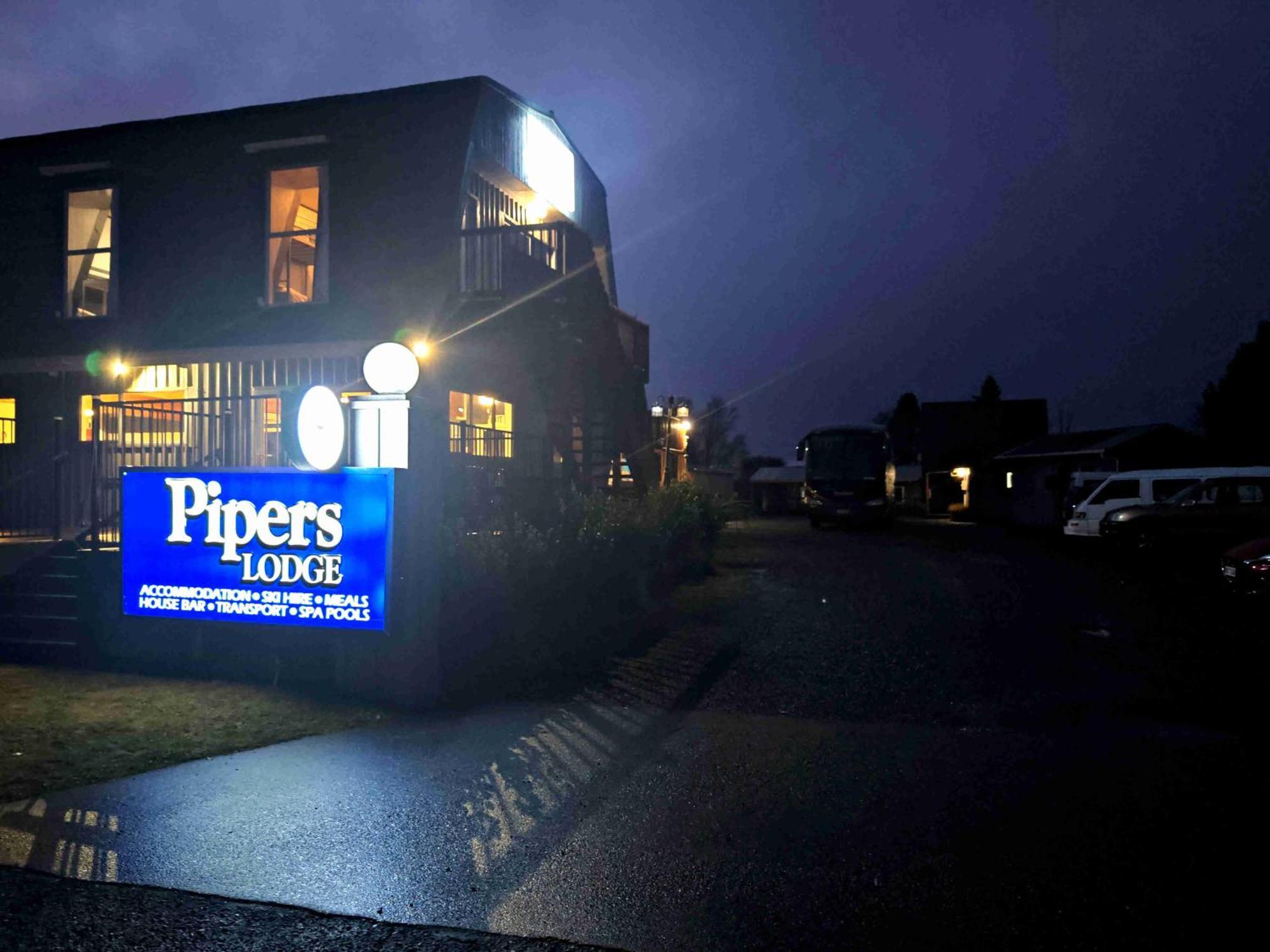 Pipers Ski Lodge National Park Exterior photo